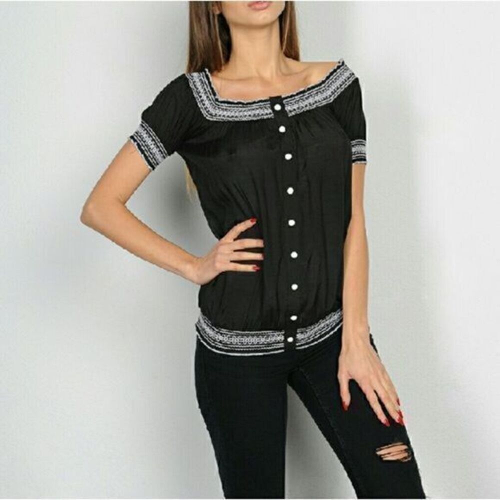 Beautiful Boho Embroidered Button Down Top - Picture 3 of 6